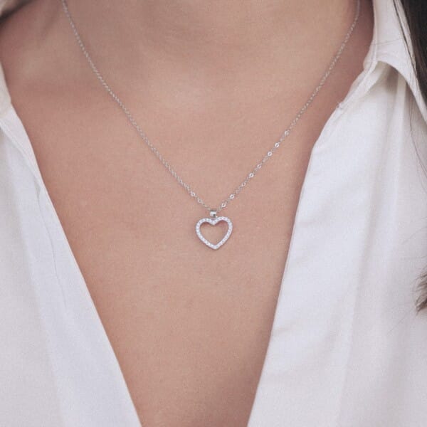 Silber-Halskette mit Herzsymbol