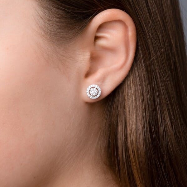 Halo stud earrings 0,57ct.