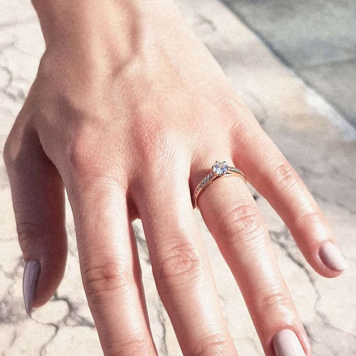 GoldDream Goldring 333 Gelbgold - 8 Karat V Ring Größe 56 (17,8) Ringe